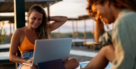 Holiworking pour partir en “tracances”, le télétravail à l'étranger pour les salariés !