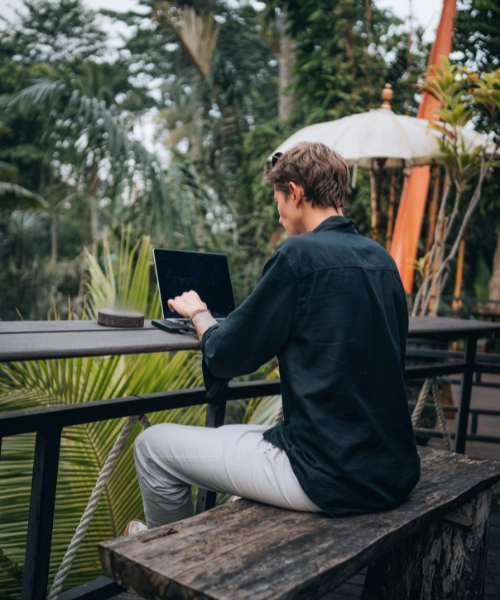 Salari&eacute; qui t&eacute;l&eacute;travaille &agrave; Bali