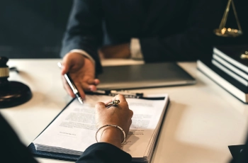 Rêve d'expatriation en télétravail : Dois-je suspendre le contrat de travail de mon salarié ?