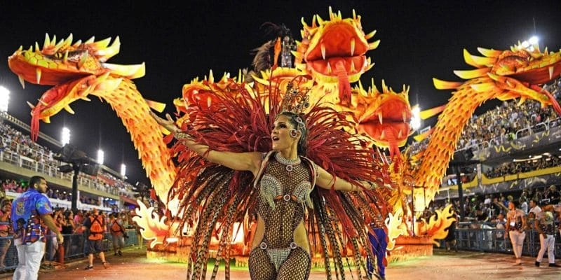 Danseuse de samba au carnaval de Rio